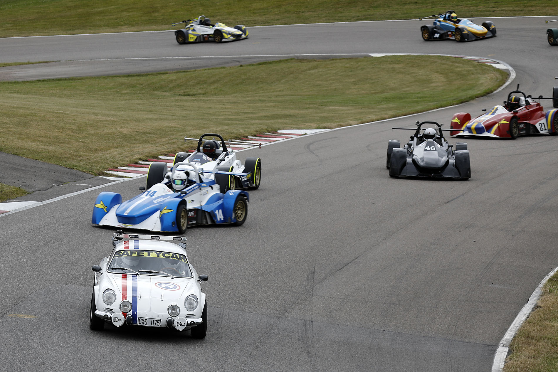 Championship battle intensifies in Aquila Formula 1000 after Knutstorp